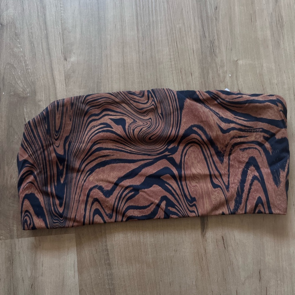 Good American strapless reversible swim top. Size: 1